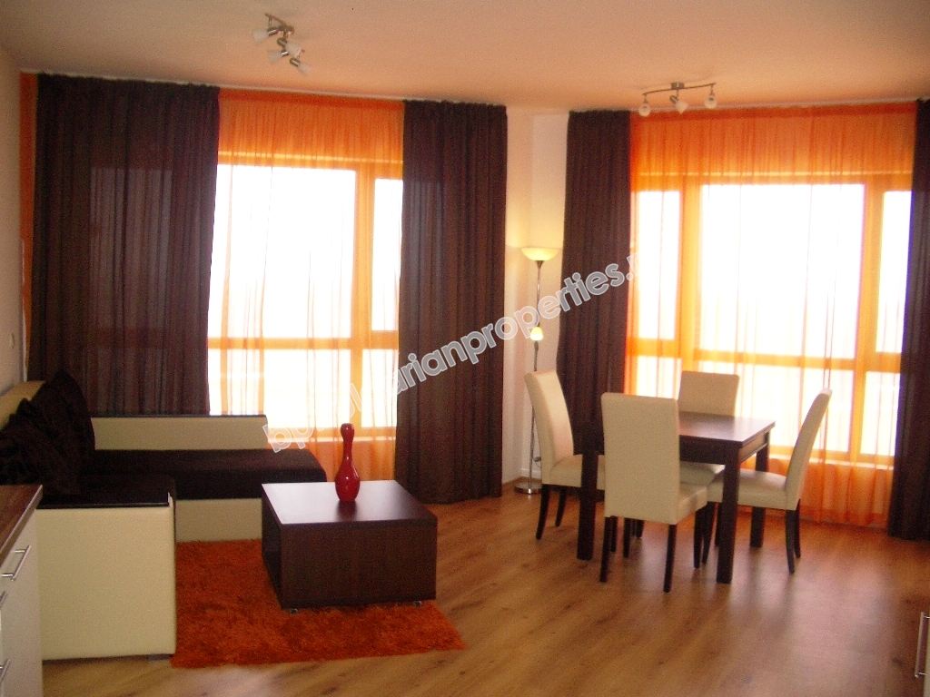 Роскошная двухкомнатная меблированная квартира на первой линии с видом на море недалеко от Варны Роскошная двухкомнатная меблированная квартира на первой линии с видом на море недалеко от Варны