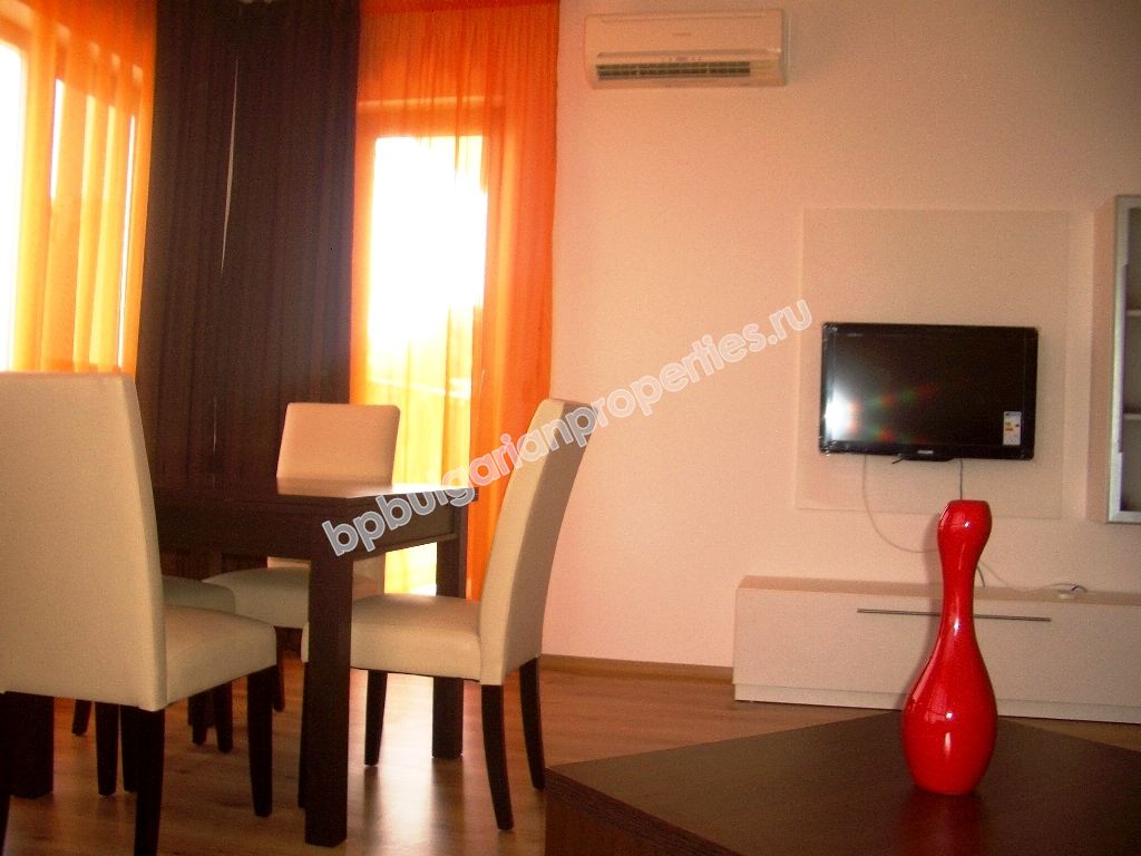 Роскошная двухкомнатная меблированная квартира на первой линии с видом на море недалеко от Варны Роскошная двухкомнатная меблированная квартира на первой линии с видом на море недалеко от Варны