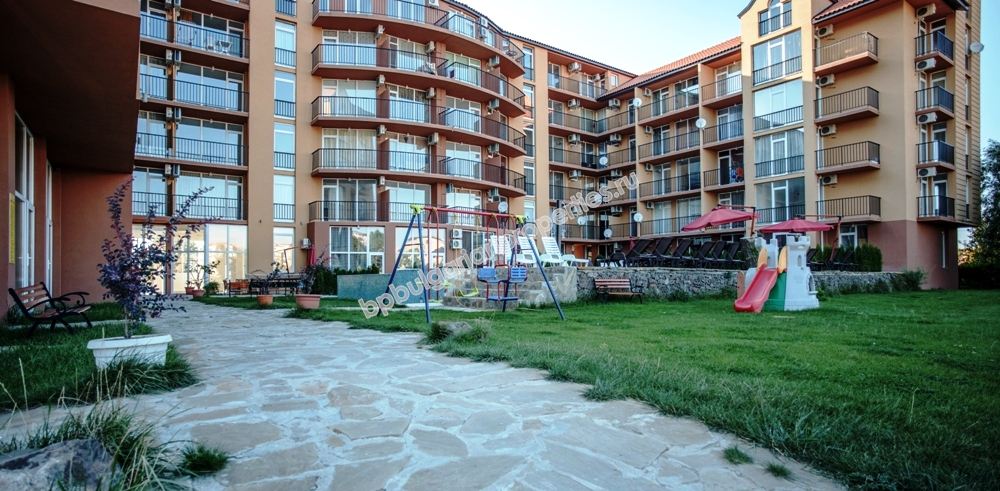 Двухкомнатная меблированная квартира близко к пляжу на продажу в курорте Солнечный Берег