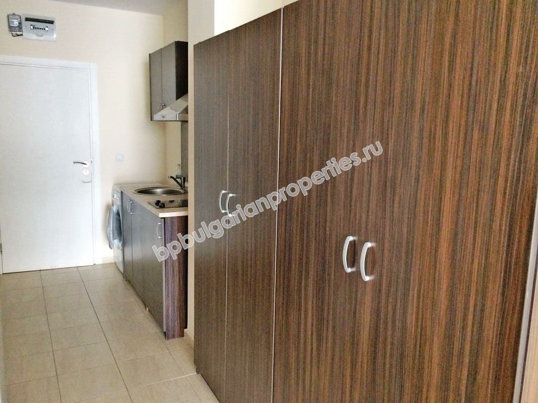 Просторная меблированная студия близко к морю на продажу в курорте Солнечный Берег