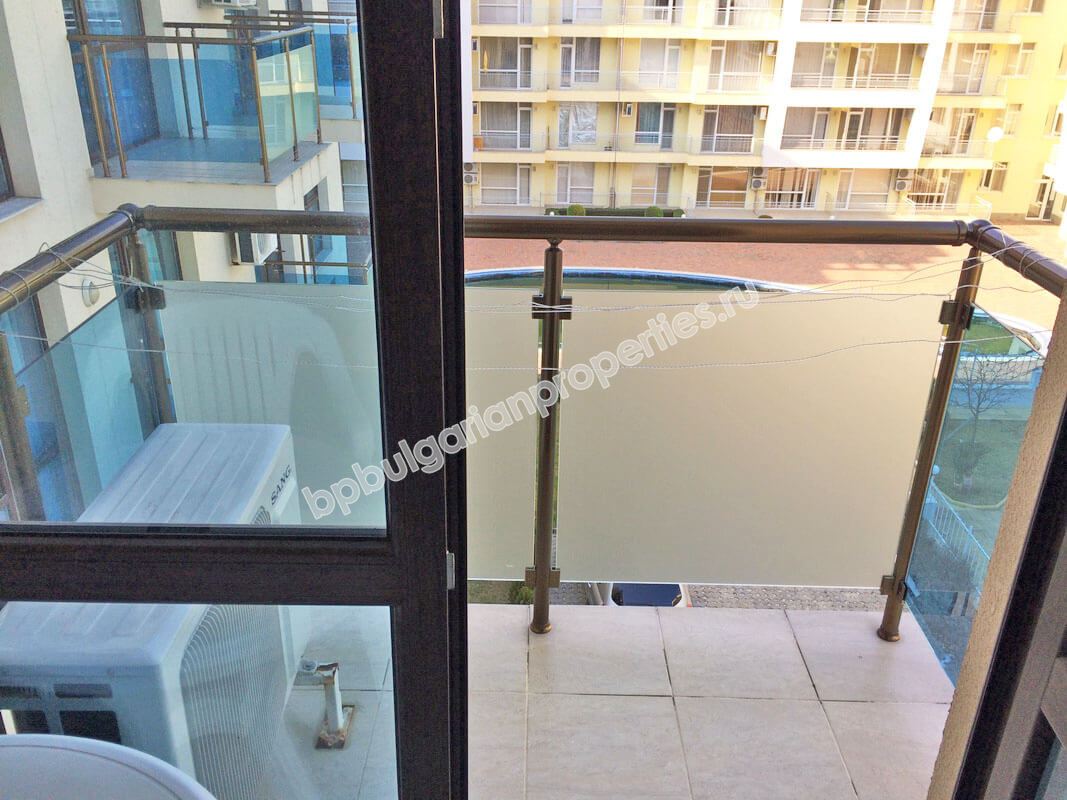 Просторная меблированная студия близко к морю на продажу в курорте Солнечный Берег