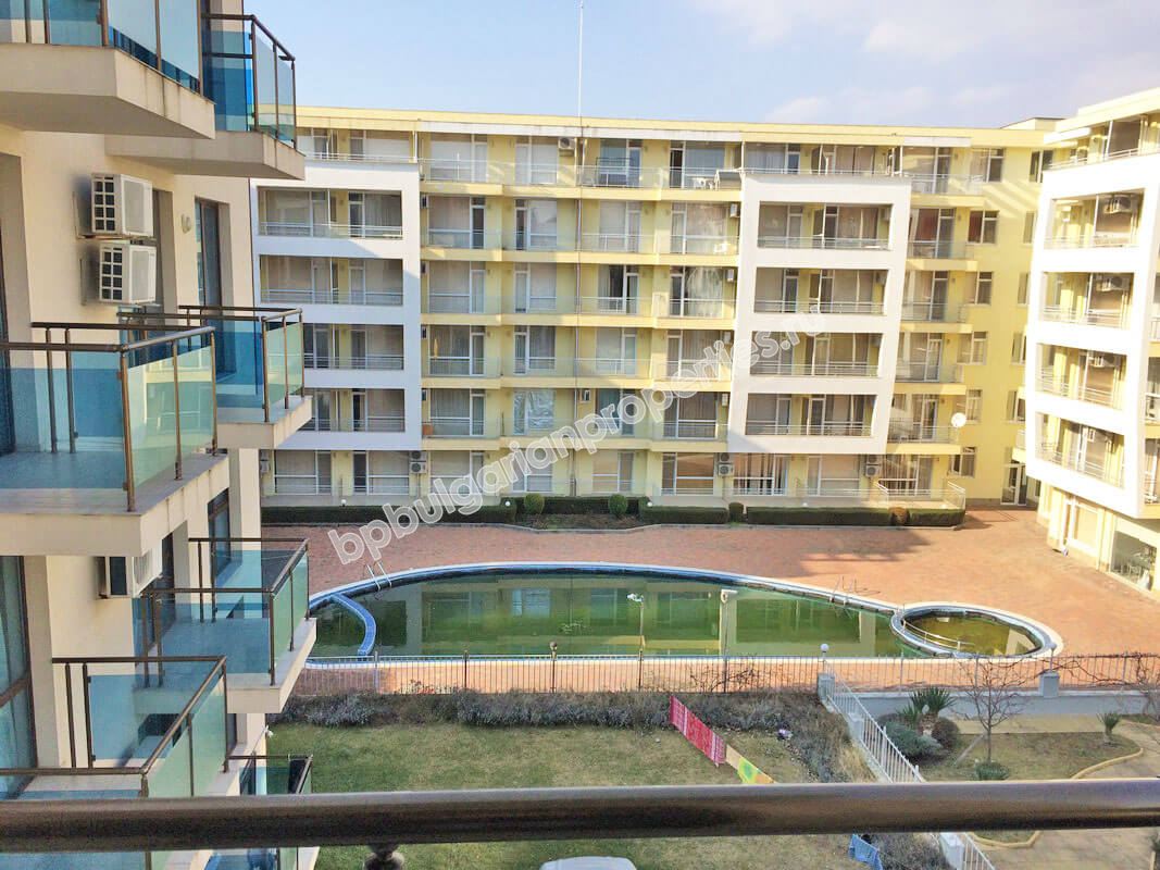 Просторная меблированная студия близко к морю на продажу в курорте Солнечный Берег