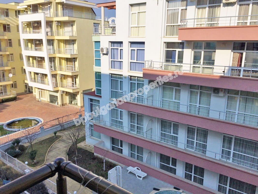 Просторная меблированная студия близко к морю на продажу в курорте Солнечный Берег