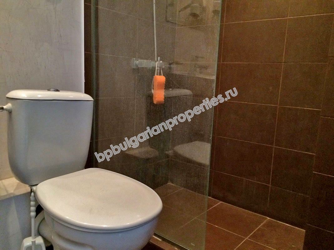 Просторная меблированная студия близко к морю на продажу в курорте Солнечный Берег