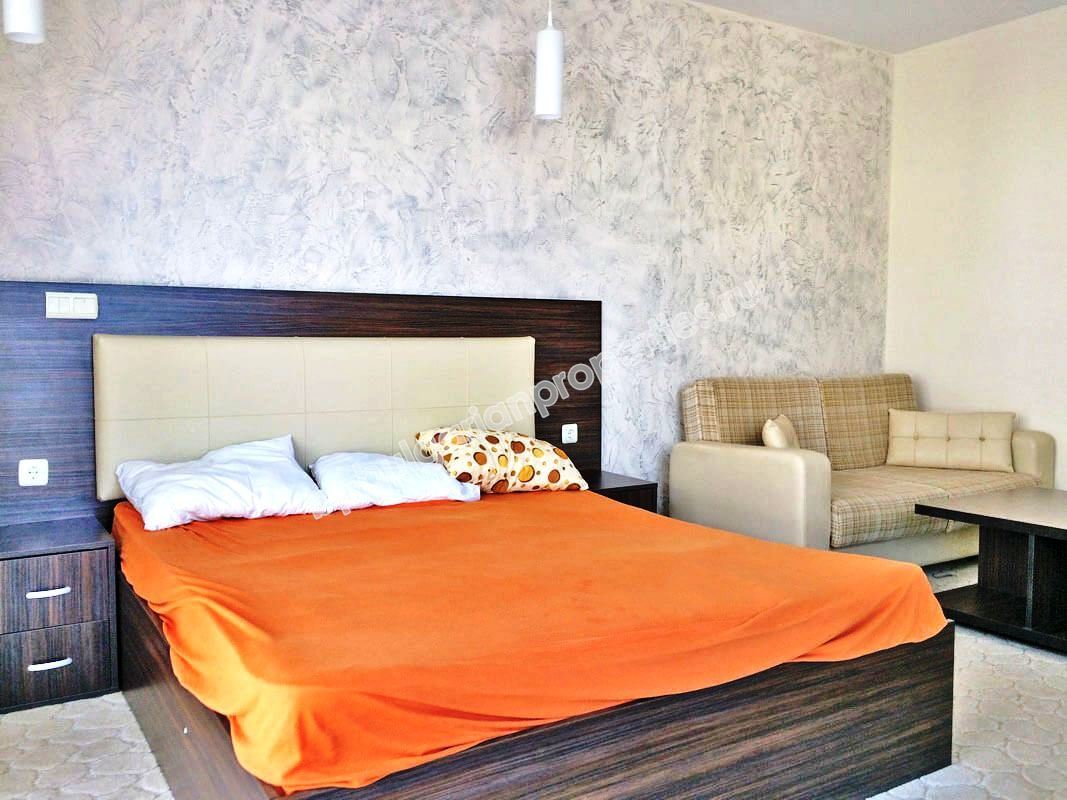 Просторная меблированная студия близко к морю на продажу в курорте Солнечный Берег