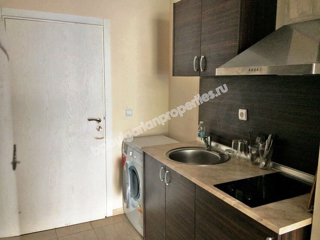 Просторная меблированная студия близко к морю на продажу в курорте Солнечный Берег