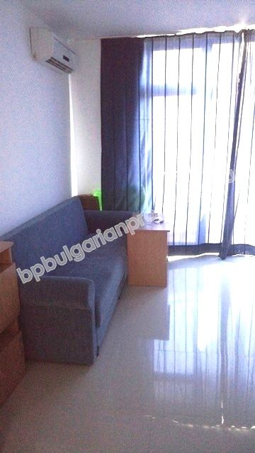 Дешевая обставленная студия на продажу в курорте Солнечный Берег Дешевая обставленная студия на продажу в курорте Солнечный Берег