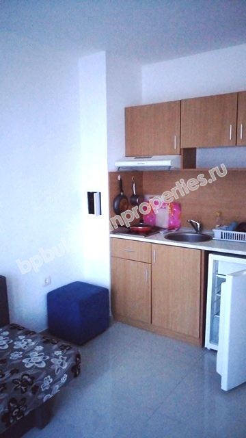 Дешевая обставленная студия на продажу в курорте Солнечный Берег Дешевая обставленная студия на продажу в курорте Солнечный Берег