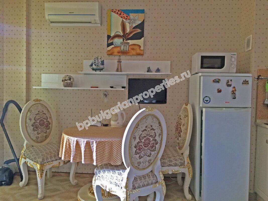 Шикарная двухкомнатная квартира на продажу на первой линии моря в курорте Елените