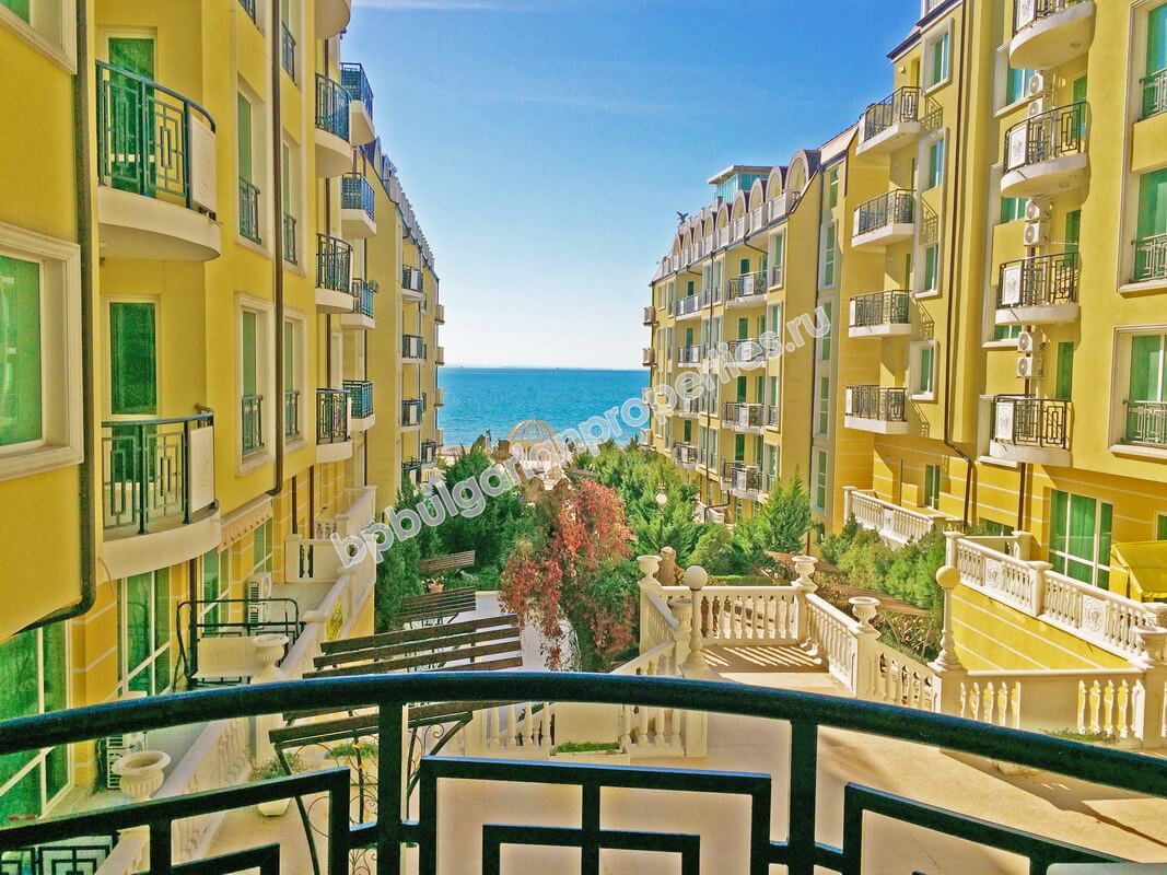 Шикарная двухкомнатная квартира на продажу на первой линии моря в курорте Елените