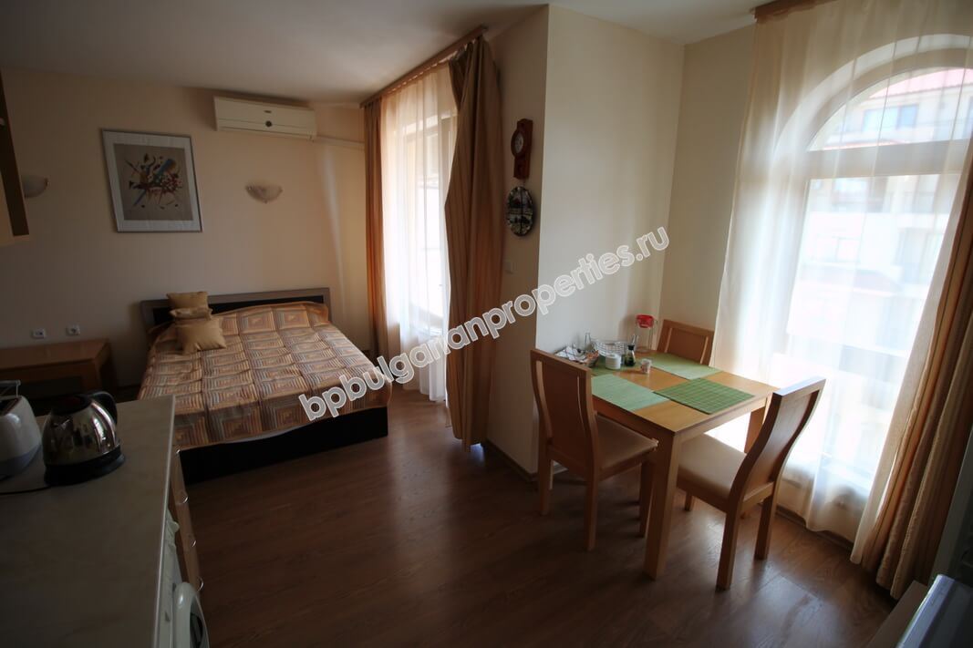 Меблированная квартира-студия близко к пляжу на продажу в Солнечном Берегу