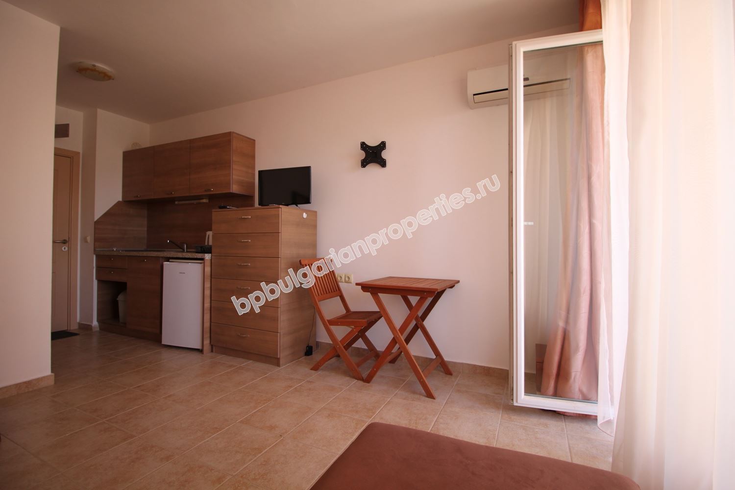 Меблированная студия на продажу в курорте Святой Влас Меблированная студия на продажу в курорте Святой Влас