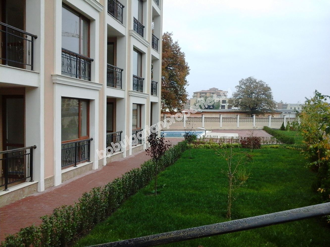 Выгодная студия близко к пляжу на продажу в курорте Елените