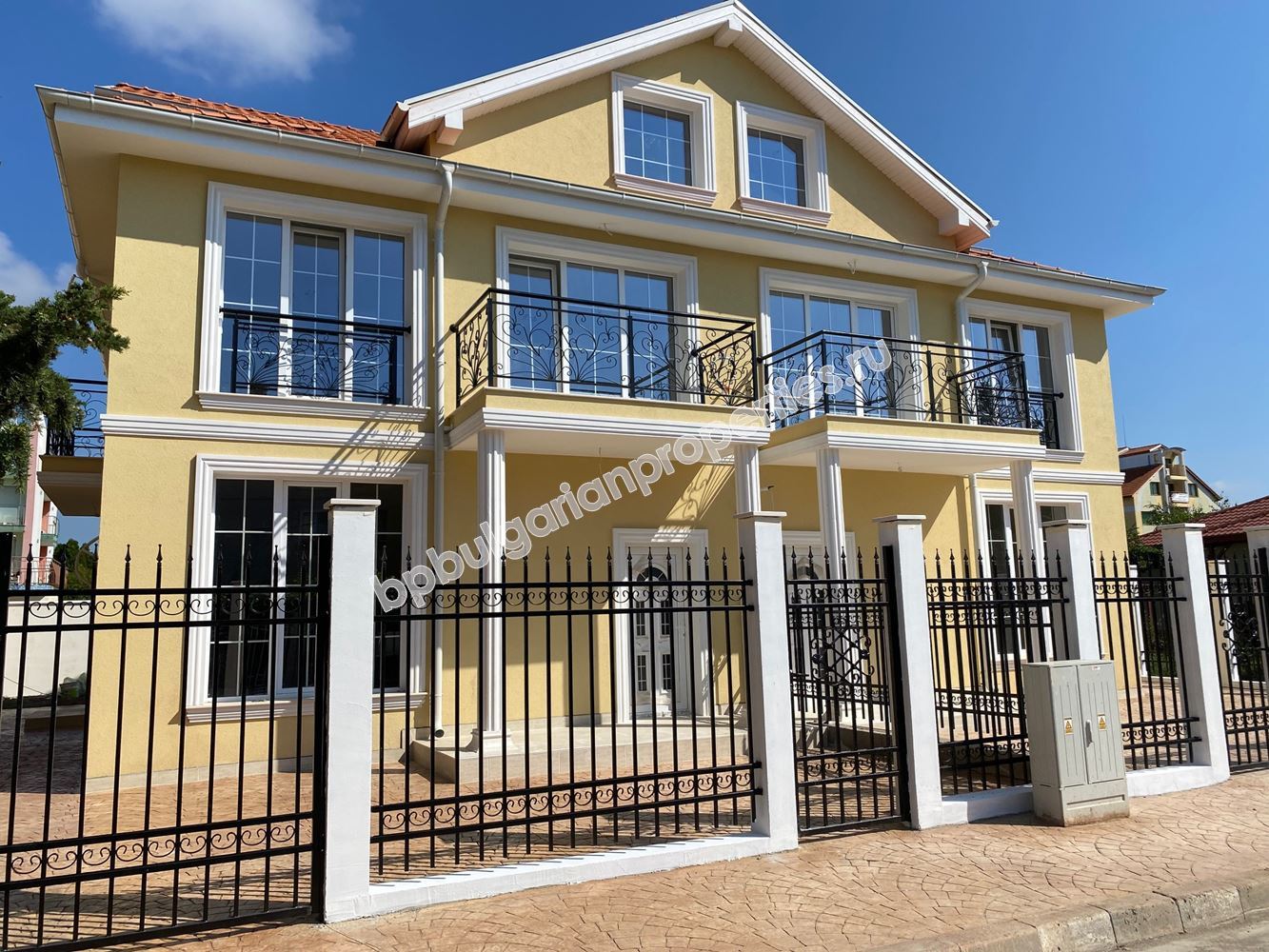 Трехэтажная вилла для двух семей близко от моря, Равда Трехэтажная вилла для двух семей близко от моря, Равда