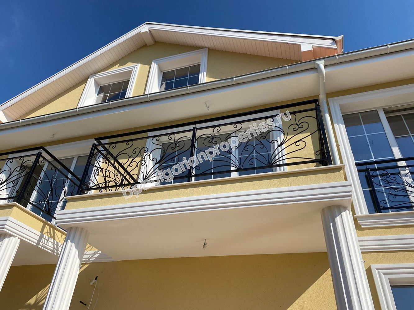 Трехэтажная вилла для двух семей близко от моря, Равда Трехэтажная вилла для двух семей близко от моря, Равда