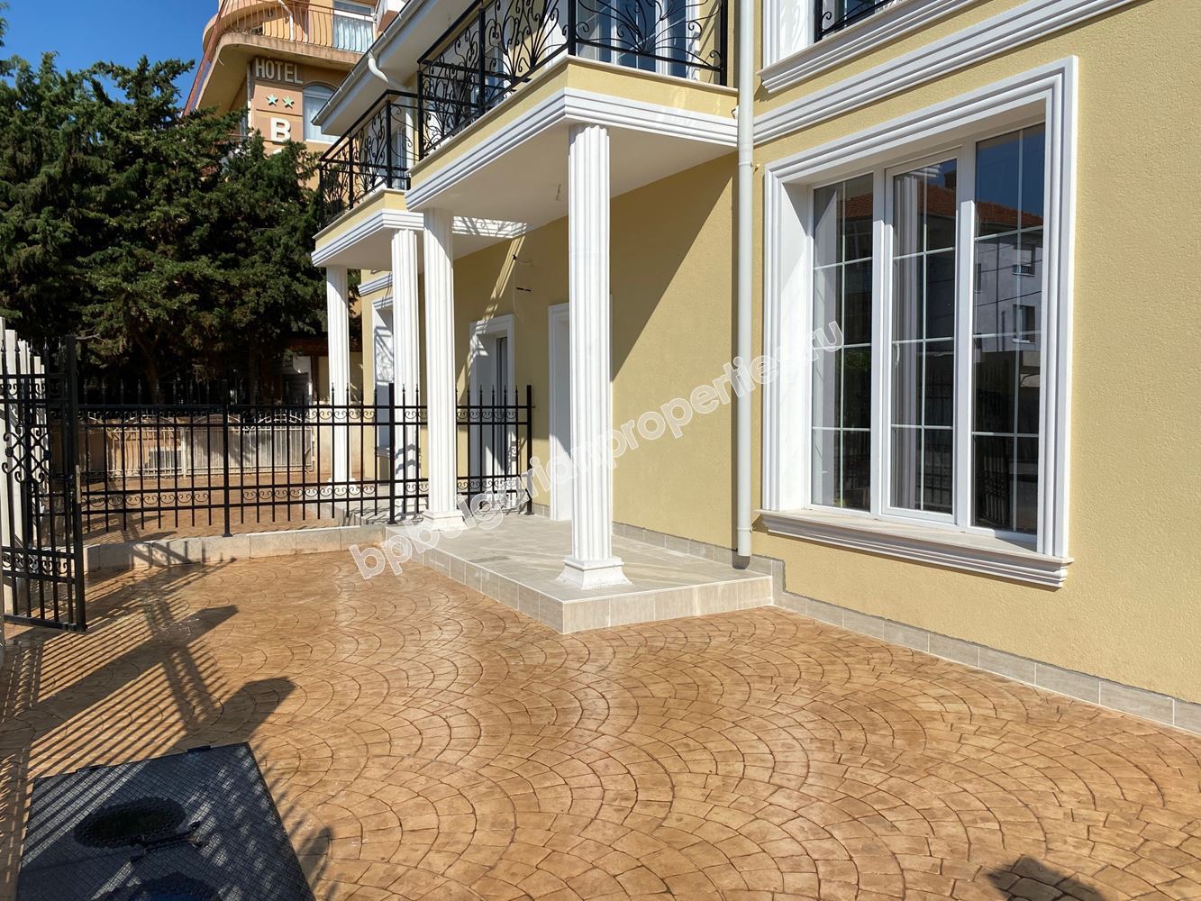 Трехэтажная вилла для двух семей близко от моря, Равда Трехэтажная вилла для двух семей близко от моря, Равда