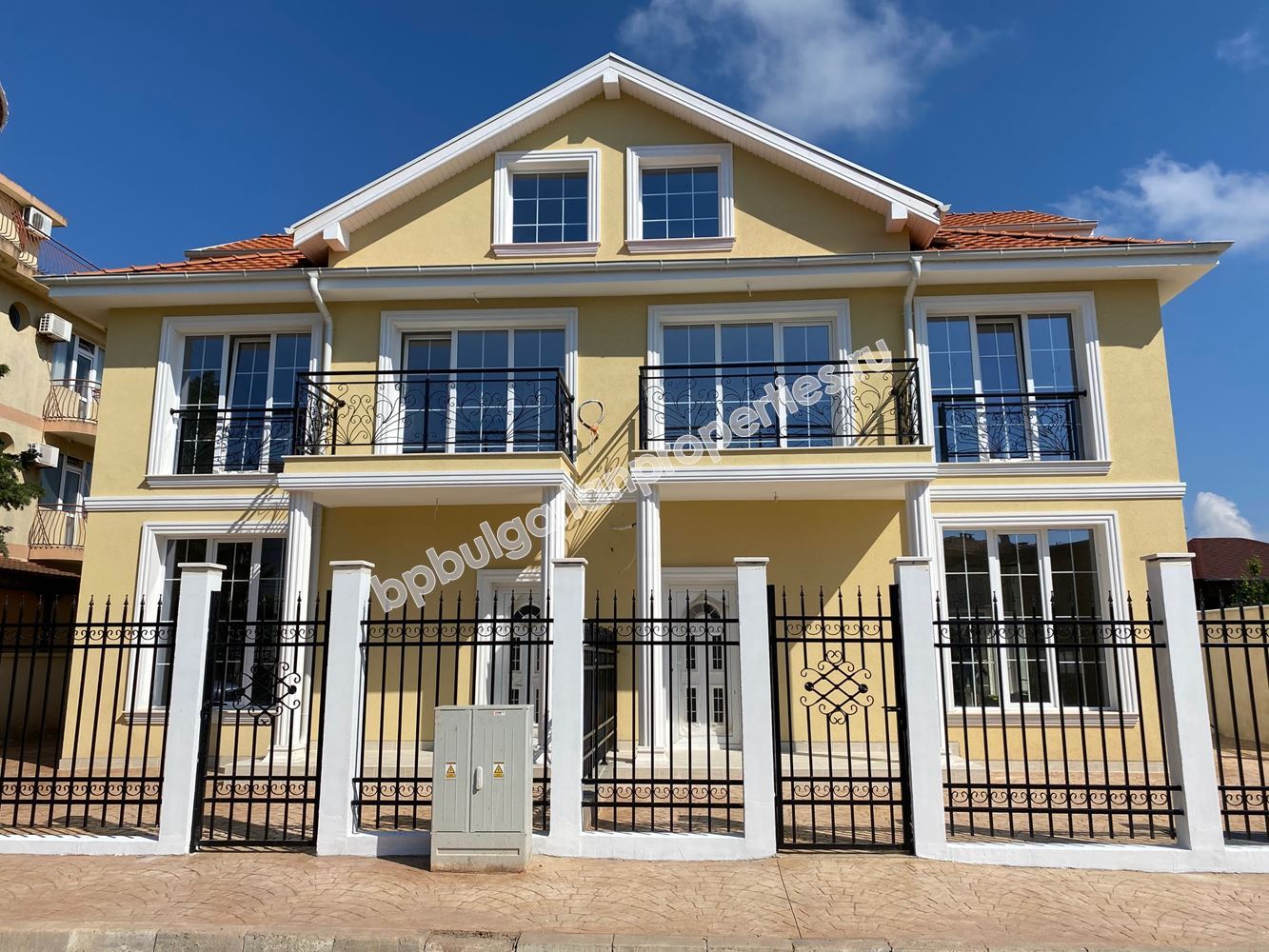 Трехэтажная вилла для двух семей близко от моря, Равда Трехэтажная вилла для двух семей близко от моря, Равда