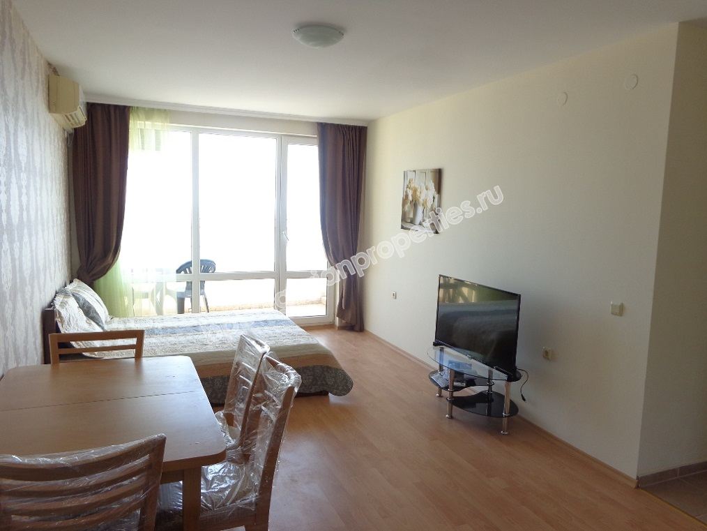 Большая меблированная студия с видом на море на продажу в курорте Святой Влас Большая меблированная студия с видом на море на продажу в курорте Святой Влас