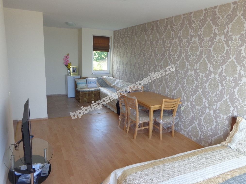 Большая меблированная студия с видом на море на продажу в курорте Святой Влас Большая меблированная студия с видом на море на продажу в курорте Святой Влас