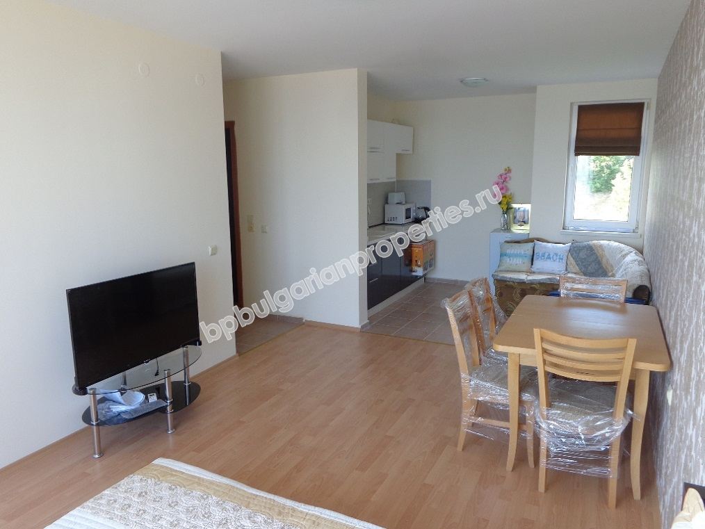 Большая меблированная студия с видом на море на продажу в курорте Святой Влас Большая меблированная студия с видом на море на продажу в курорте Святой Влас