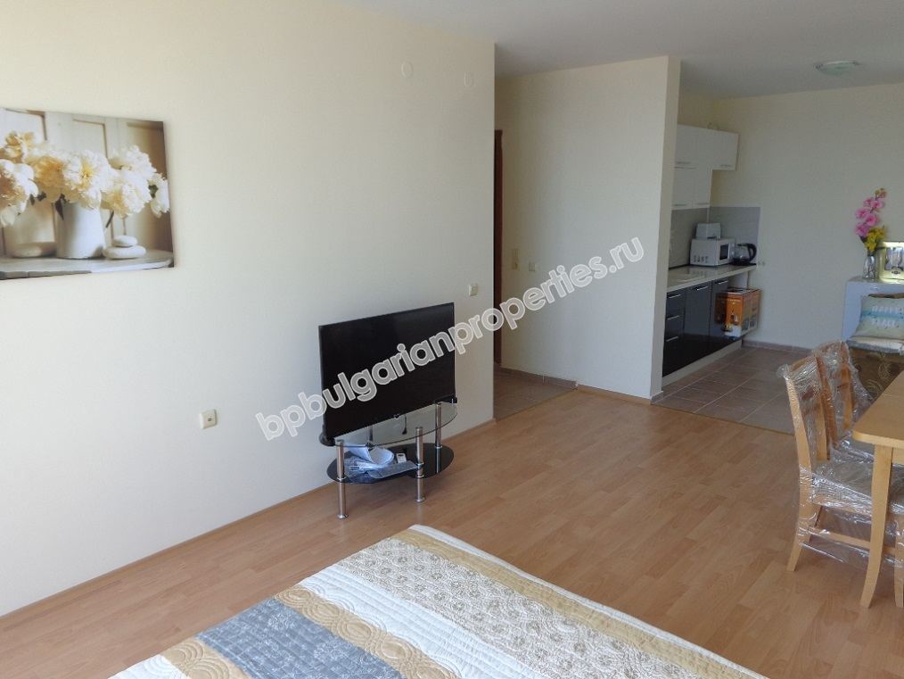 Большая меблированная студия с видом на море на продажу в курорте Святой Влас Большая меблированная студия с видом на море на продажу в курорте Святой Влас