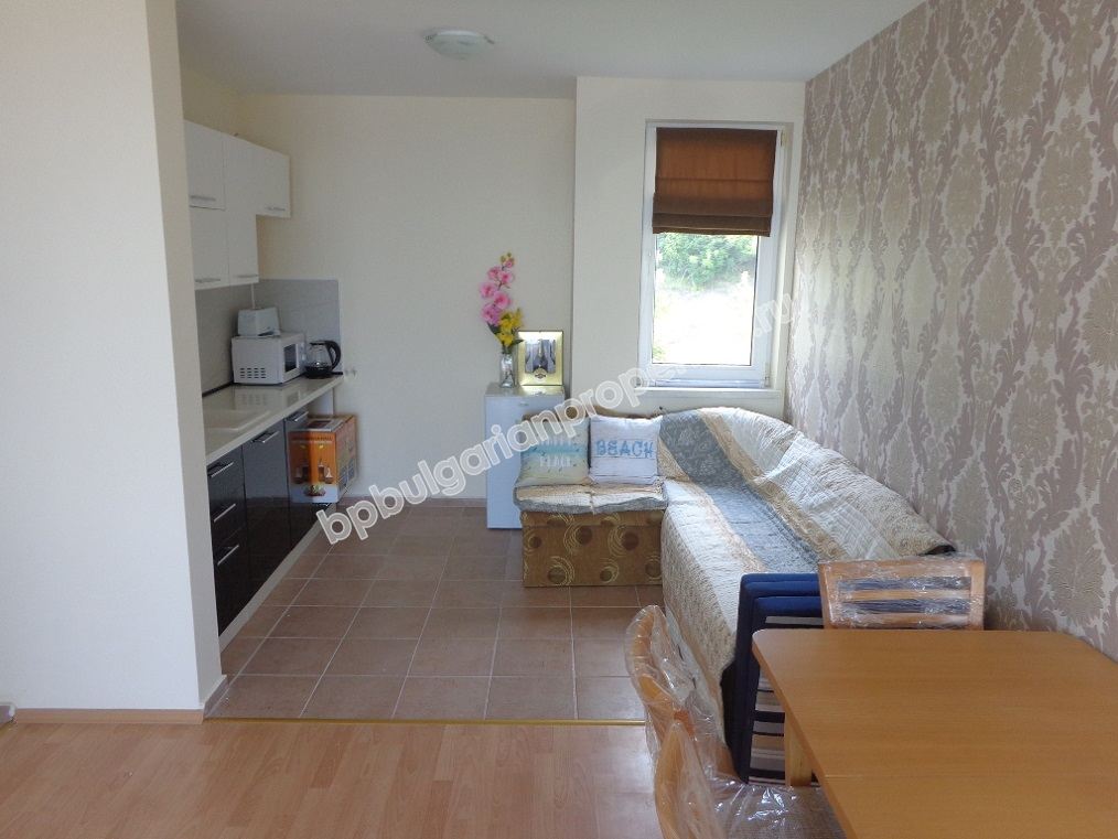 Большая меблированная студия с видом на море на продажу в курорте Святой Влас Большая меблированная студия с видом на море на продажу в курорте Святой Влас