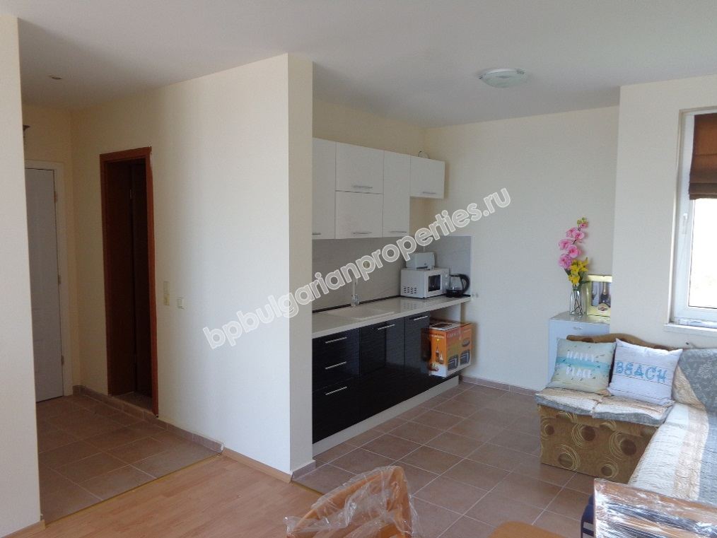 Большая меблированная студия с видом на море на продажу в курорте Святой Влас Большая меблированная студия с видом на море на продажу в курорте Святой Влас