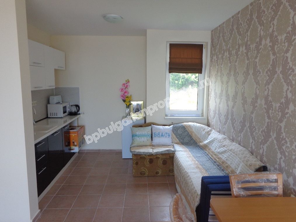 Большая меблированная студия с видом на море на продажу в курорте Святой Влас Большая меблированная студия с видом на море на продажу в курорте Святой Влас