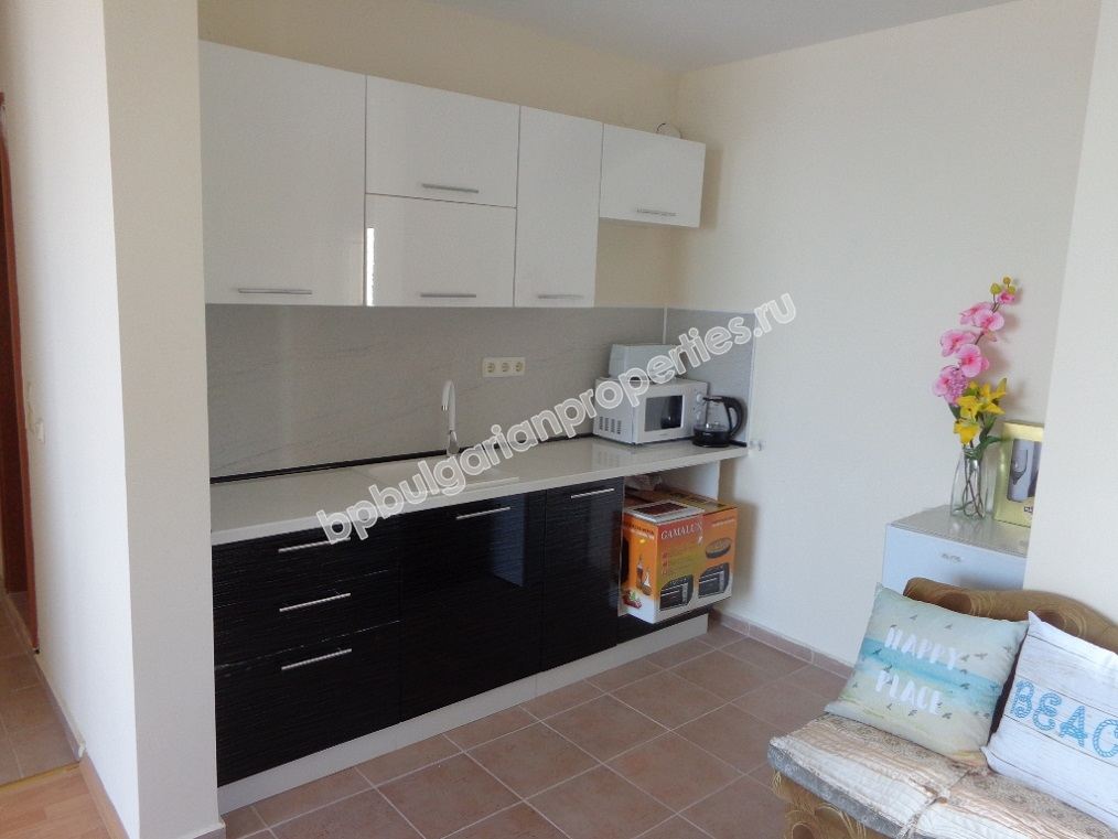 Большая меблированная студия с видом на море на продажу в курорте Святой Влас Большая меблированная студия с видом на море на продажу в курорте Святой Влас