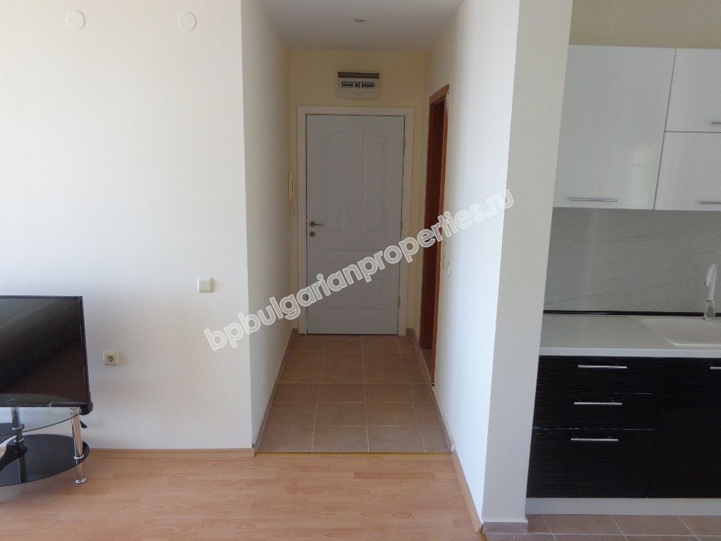 Большая меблированная студия с видом на море на продажу в курорте Святой Влас Большая меблированная студия с видом на море на продажу в курорте Святой Влас