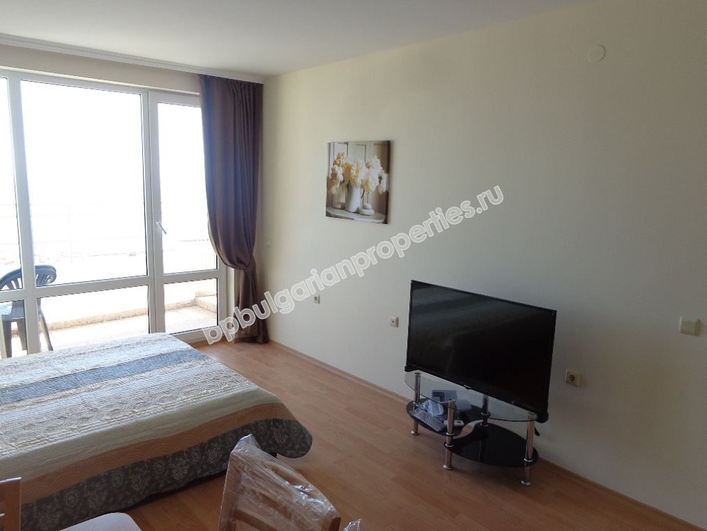 Большая меблированная студия с видом на море на продажу в курорте Святой Влас Большая меблированная студия с видом на море на продажу в курорте Святой Влас