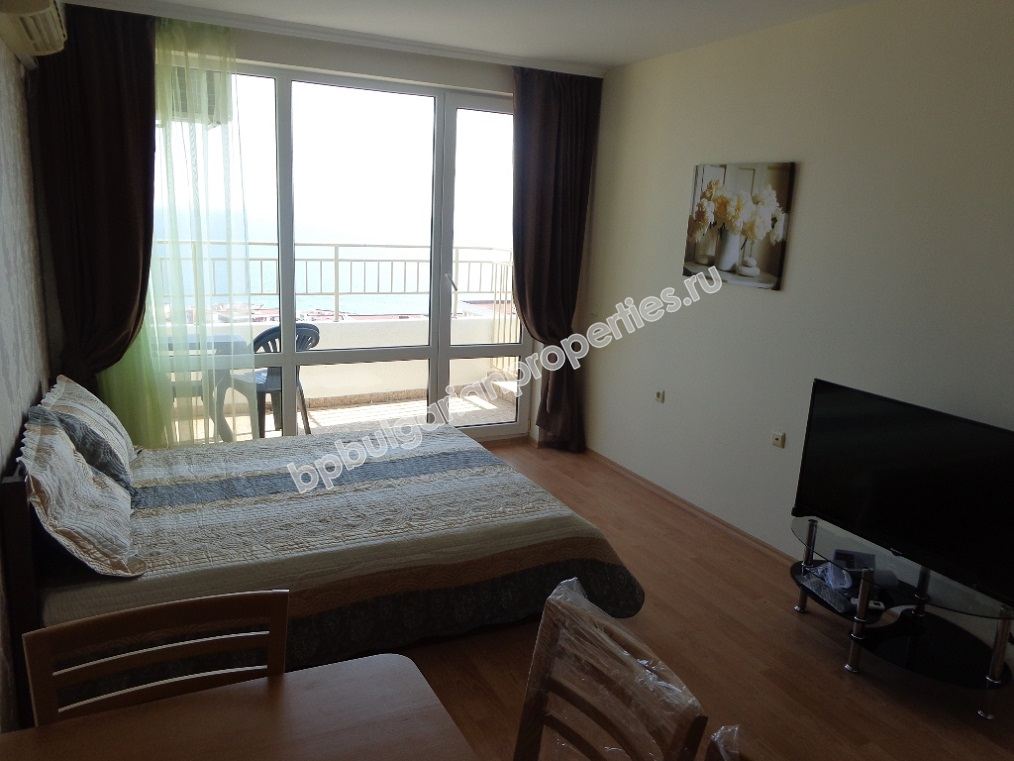 Большая меблированная студия с видом на море на продажу в курорте Святой Влас Большая меблированная студия с видом на море на продажу в курорте Святой Влас