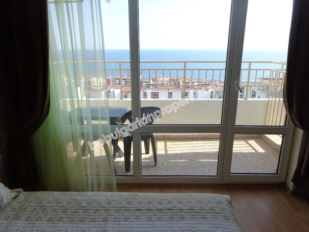 Большая меблированная студия с видом на море на продажу в курорте Святой Влас Большая меблированная студия с видом на море на продажу в курорте Святой Влас