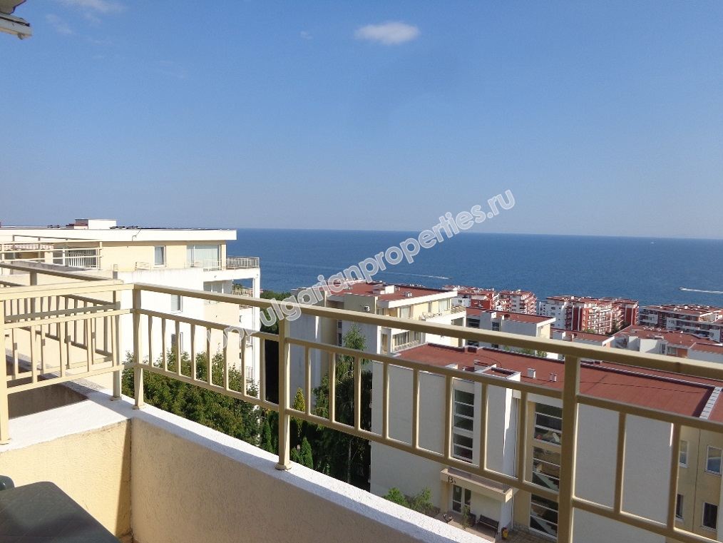 Большая меблированная студия с видом на море на продажу в курорте Святой Влас Большая меблированная студия с видом на море на продажу в курорте Святой Влас