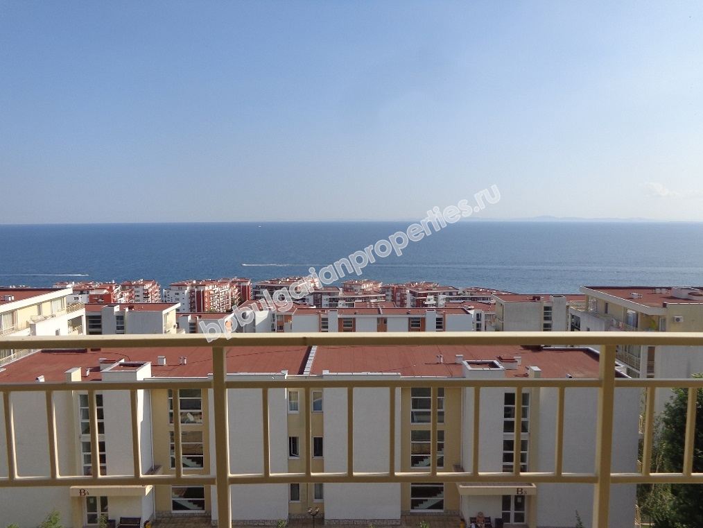 Большая меблированная студия с видом на море на продажу в курорте Святой Влас Большая меблированная студия с видом на море на продажу в курорте Святой Влас