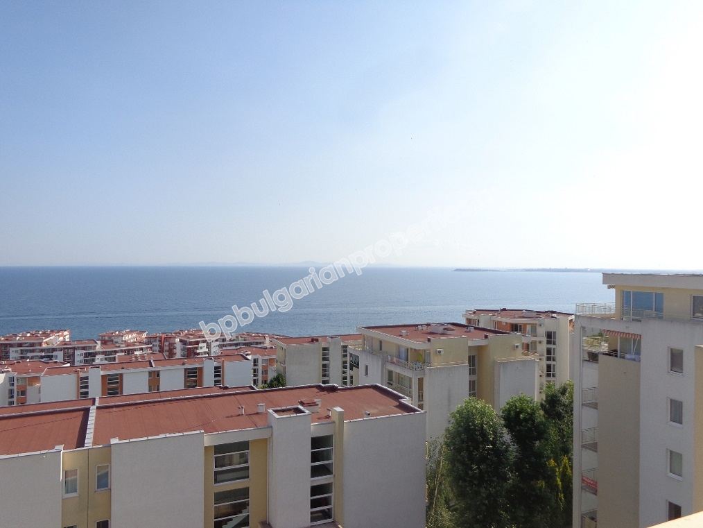 Большая меблированная студия с видом на море на продажу в курорте Святой Влас Большая меблированная студия с видом на море на продажу в курорте Святой Влас