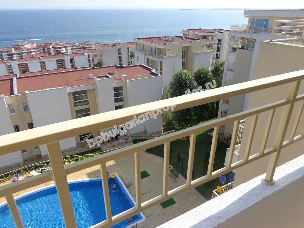 Большая меблированная студия с видом на море на продажу в курорте Святой Влас Большая меблированная студия с видом на море на продажу в курорте Святой Влас