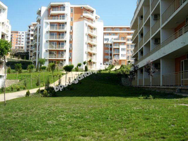 Большая меблированная студия с видом на море на продажу в курорте Святой Влас Большая меблированная студия с видом на море на продажу в курорте Святой Влас