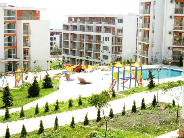 Большая меблированная студия с видом на море на продажу в курорте Святой Влас Большая меблированная студия с видом на море на продажу в курорте Святой Влас