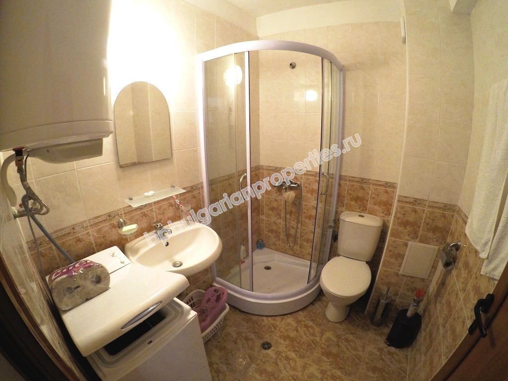 Большая меблированная студия для продажи недалеко от пляжа в курорте Свети Влас Большая меблированная студия для продажи недалеко от пляжа в курорте Свети Влас