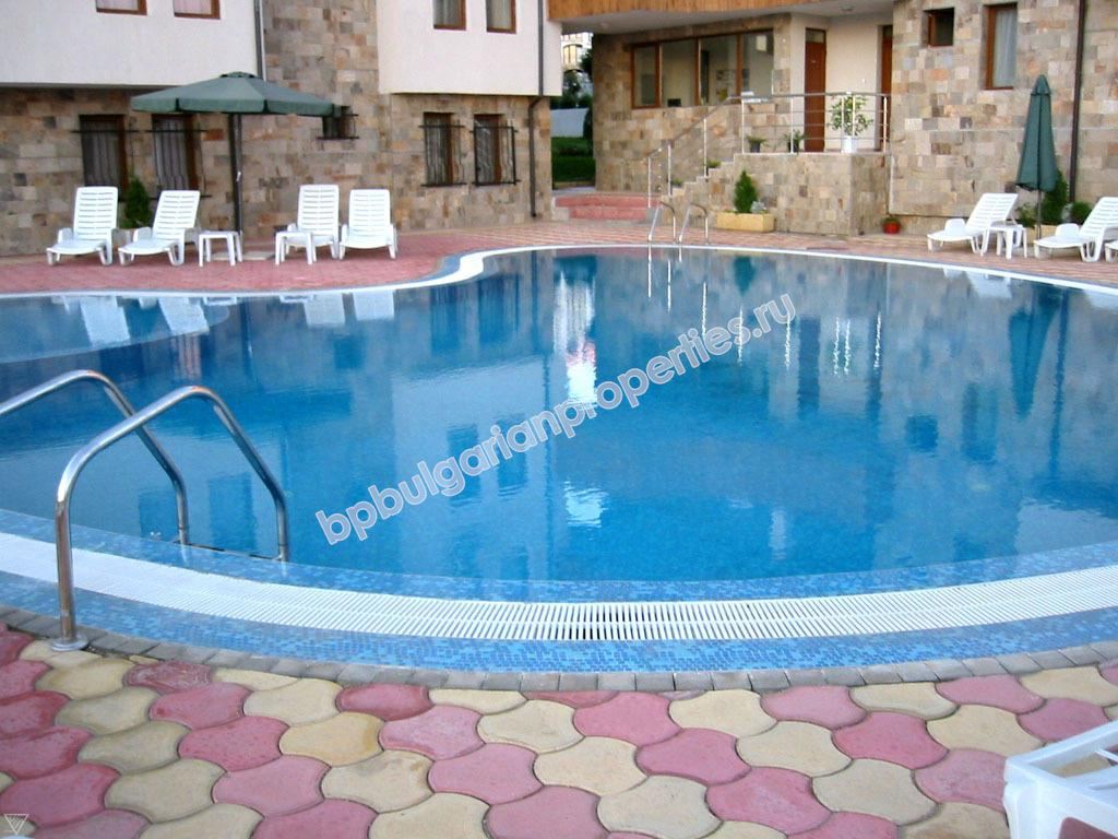 Большая меблированная студия для продажи недалеко от пляжа в курорте Свети Влас Большая меблированная студия для продажи недалеко от пляжа в курорте Свети Влас