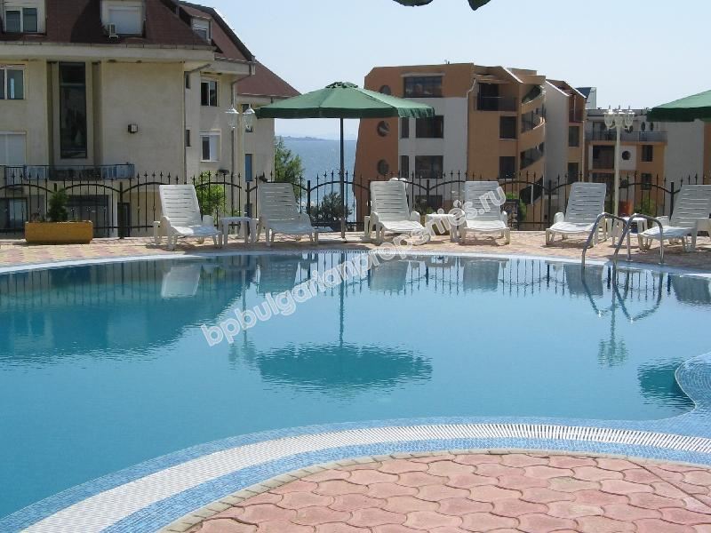 Большая меблированная студия для продажи недалеко от пляжа в курорте Свети Влас Большая меблированная студия для продажи недалеко от пляжа в курорте Свети Влас