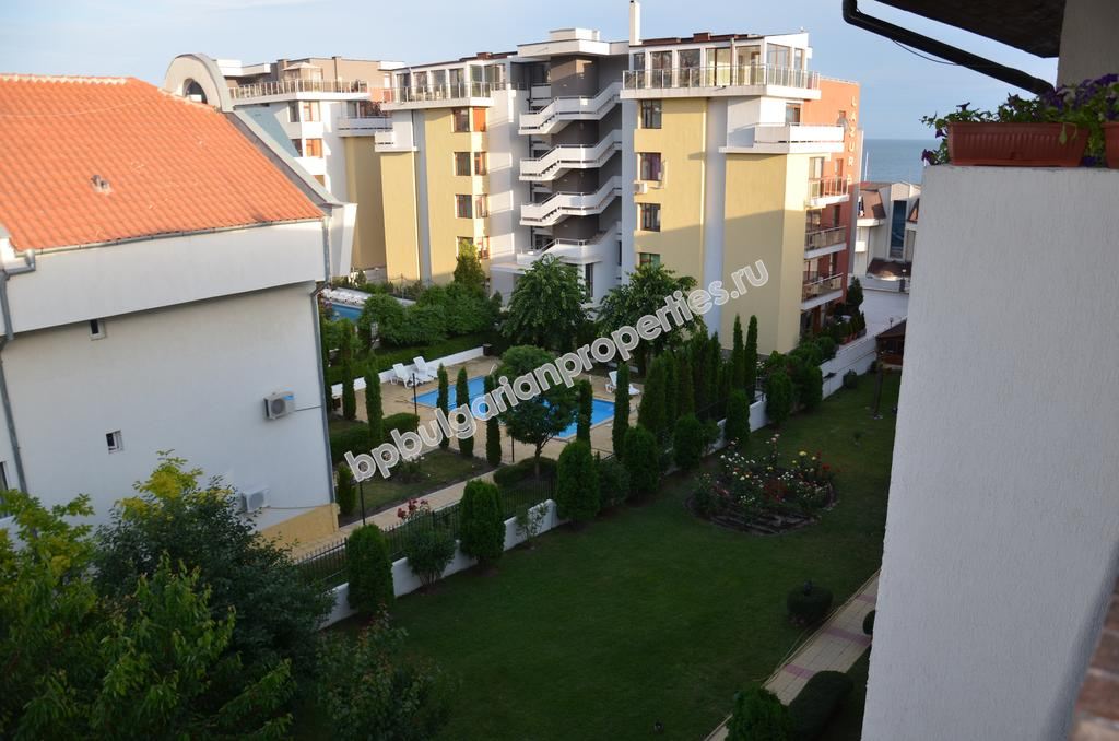 Большая меблированная студия для продажи недалеко от пляжа в курорте Свети Влас Большая меблированная студия для продажи недалеко от пляжа в курорте Свети Влас