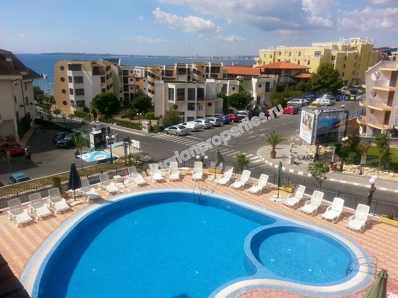 Большая меблированная студия для продажи недалеко от пляжа в курорте Свети Влас Большая меблированная студия для продажи недалеко от пляжа в курорте Свети Влас