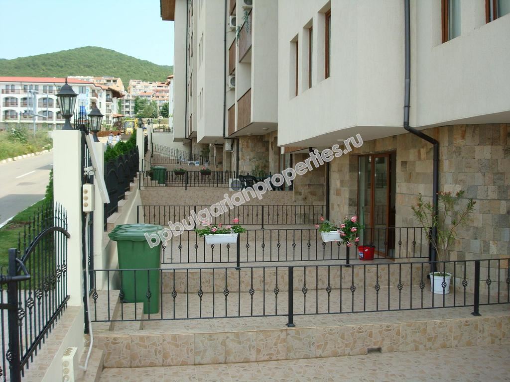 Большая меблированная студия для продажи недалеко от пляжа в курорте Свети Влас Большая меблированная студия для продажи недалеко от пляжа в курорте Свети Влас