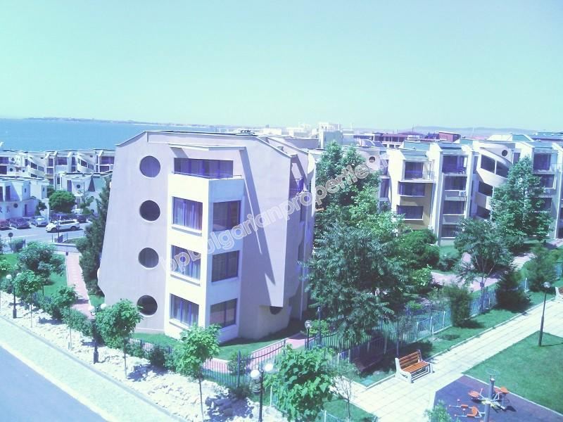 Большая меблированная студия для продажи недалеко от пляжа в курорте Свети Влас Большая меблированная студия для продажи недалеко от пляжа в курорте Свети Влас