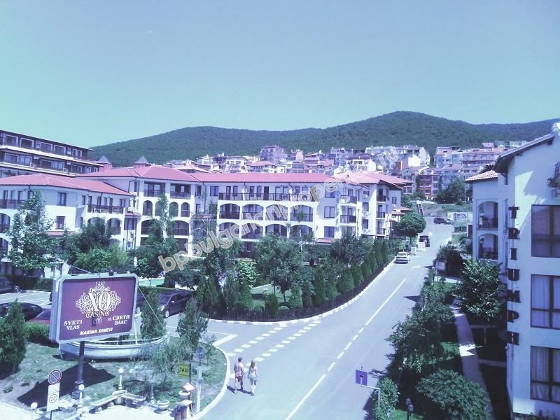 Большая меблированная студия для продажи недалеко от пляжа в курорте Свети Влас Большая меблированная студия для продажи недалеко от пляжа в курорте Свети Влас