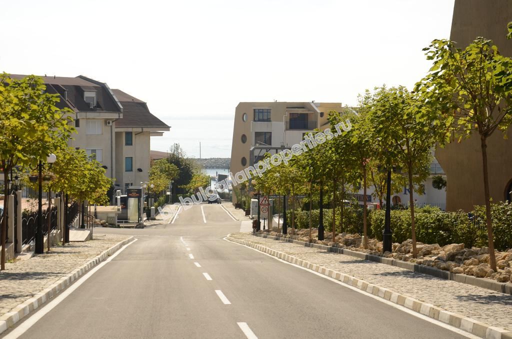 Большая меблированная студия для продажи недалеко от пляжа в курорте Свети Влас Большая меблированная студия для продажи недалеко от пляжа в курорте Свети Влас