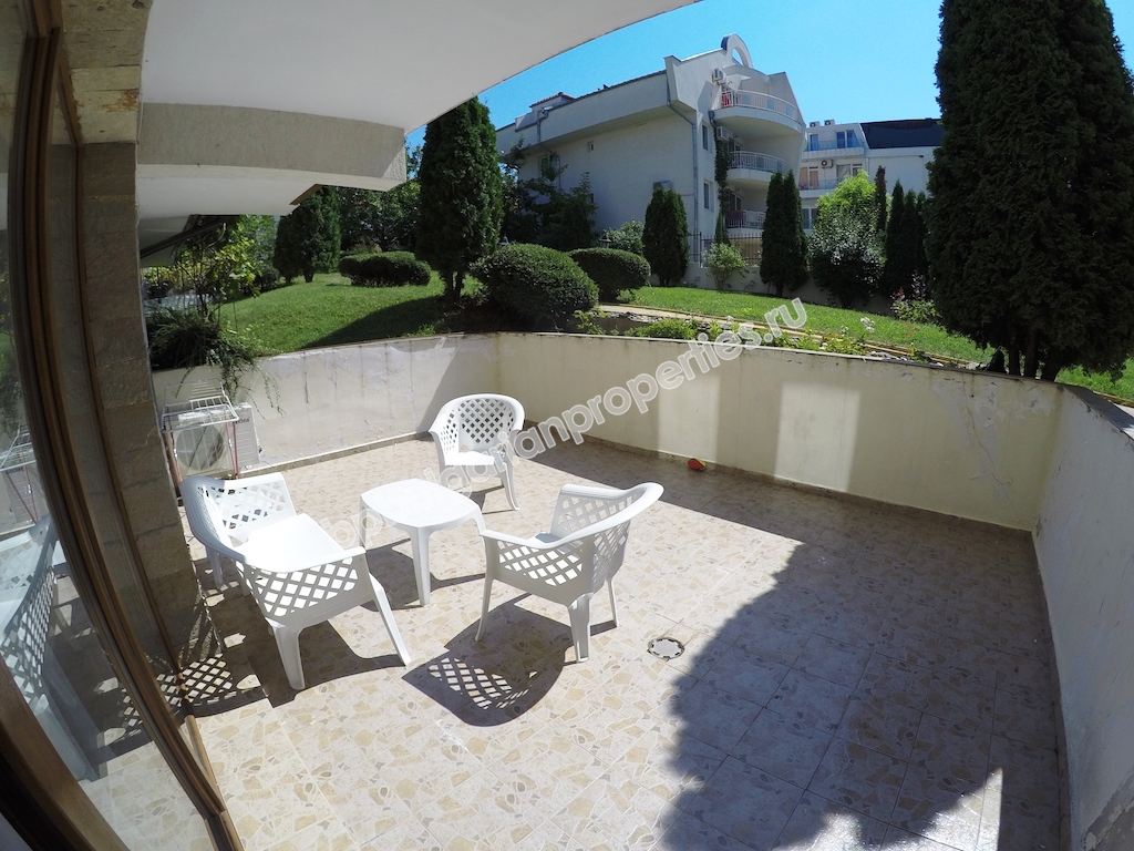 Большая меблированная студия для продажи недалеко от пляжа в курорте Свети Влас Большая меблированная студия для продажи недалеко от пляжа в курорте Свети Влас