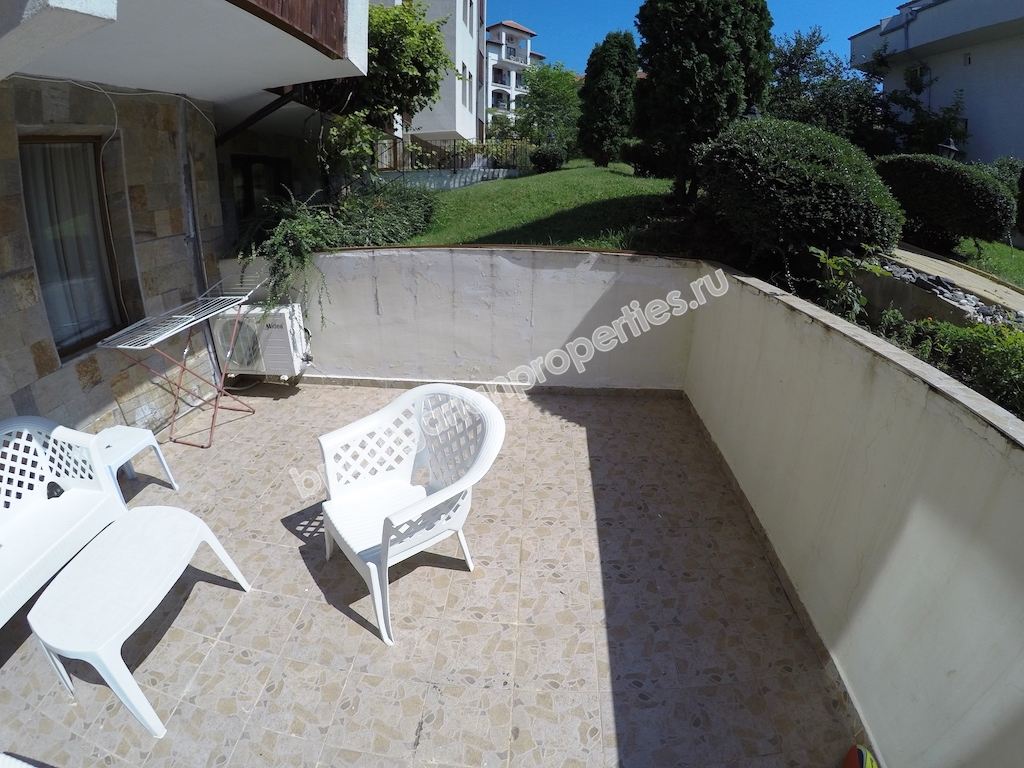 Большая меблированная студия для продажи недалеко от пляжа в курорте Свети Влас Большая меблированная студия для продажи недалеко от пляжа в курорте Свети Влас